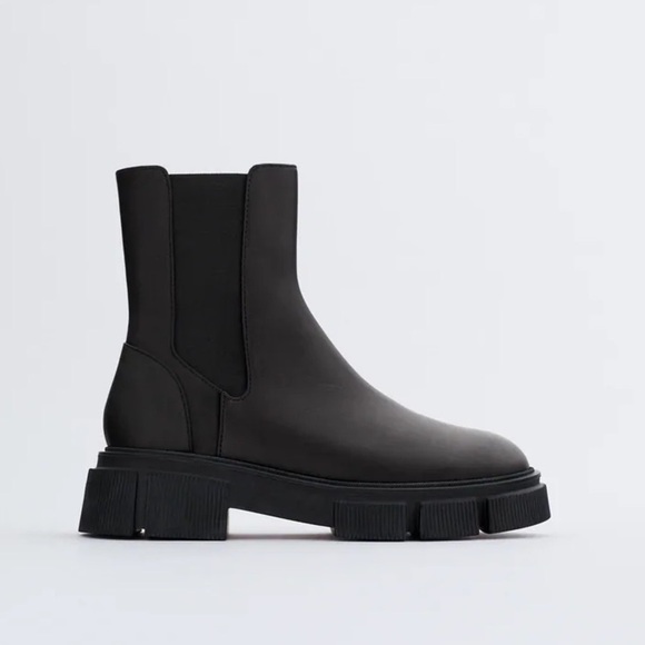NWT. Zara Flat Leather Ankle Boot. Size 9. - Picture 1 of 8